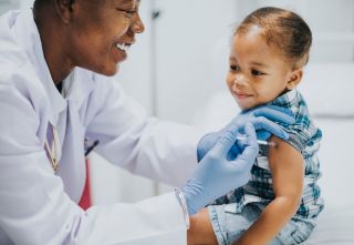 Autisme dan Vaksin: Sebagian Orang Berpikir Ada Hubungannya
